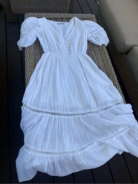 Abercrombie & Fitch White Tiered V‑Neck maxi  Dress with puffed sleeves